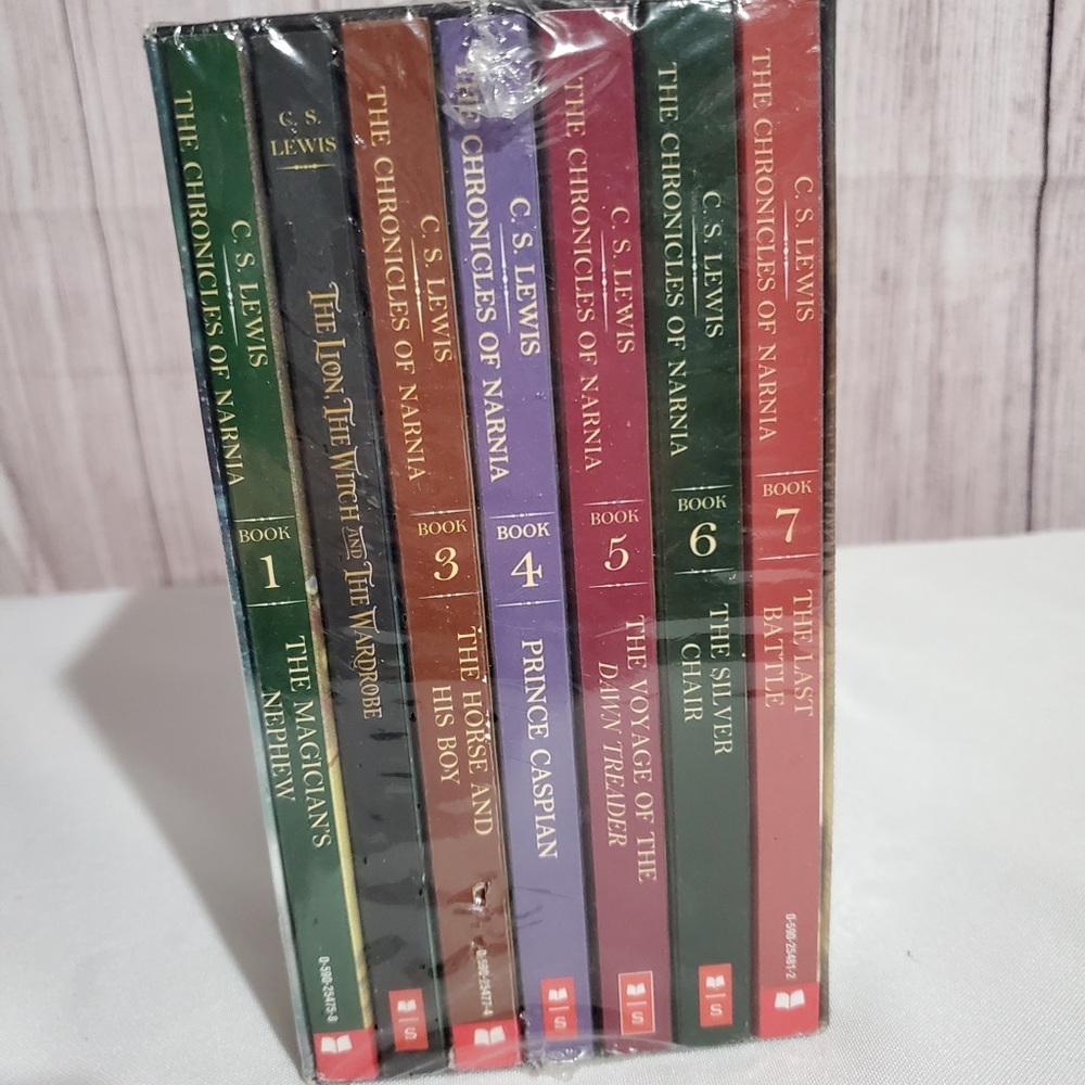 New Collector’s Edition box set of The Chronicles of Narnia by C.S. Lewis 📚✨ - Picture 2 of 3